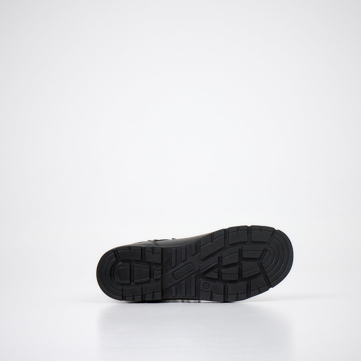 Black waterproof boots by Samelin with a rugged outsole and sturdy construction. Available in sizes 37, 38, and 39.