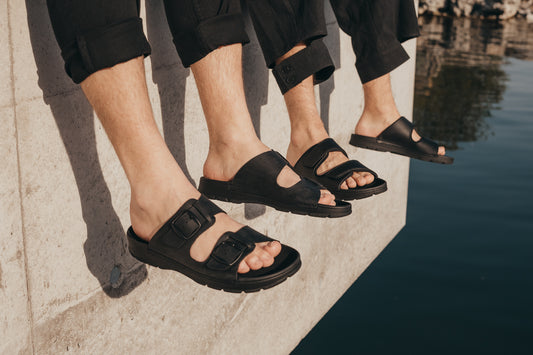 Black leather sandals with adjustable buckles and anatomical support by Omaking. Available in sizes 41, 42, and 43.