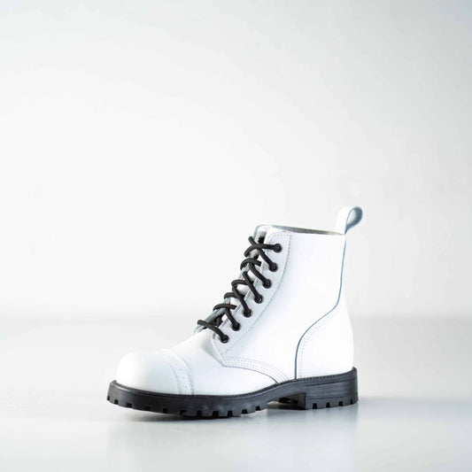 White water-repellent leather ankle boots with black laces and direct-injected PU sole by Samelin.