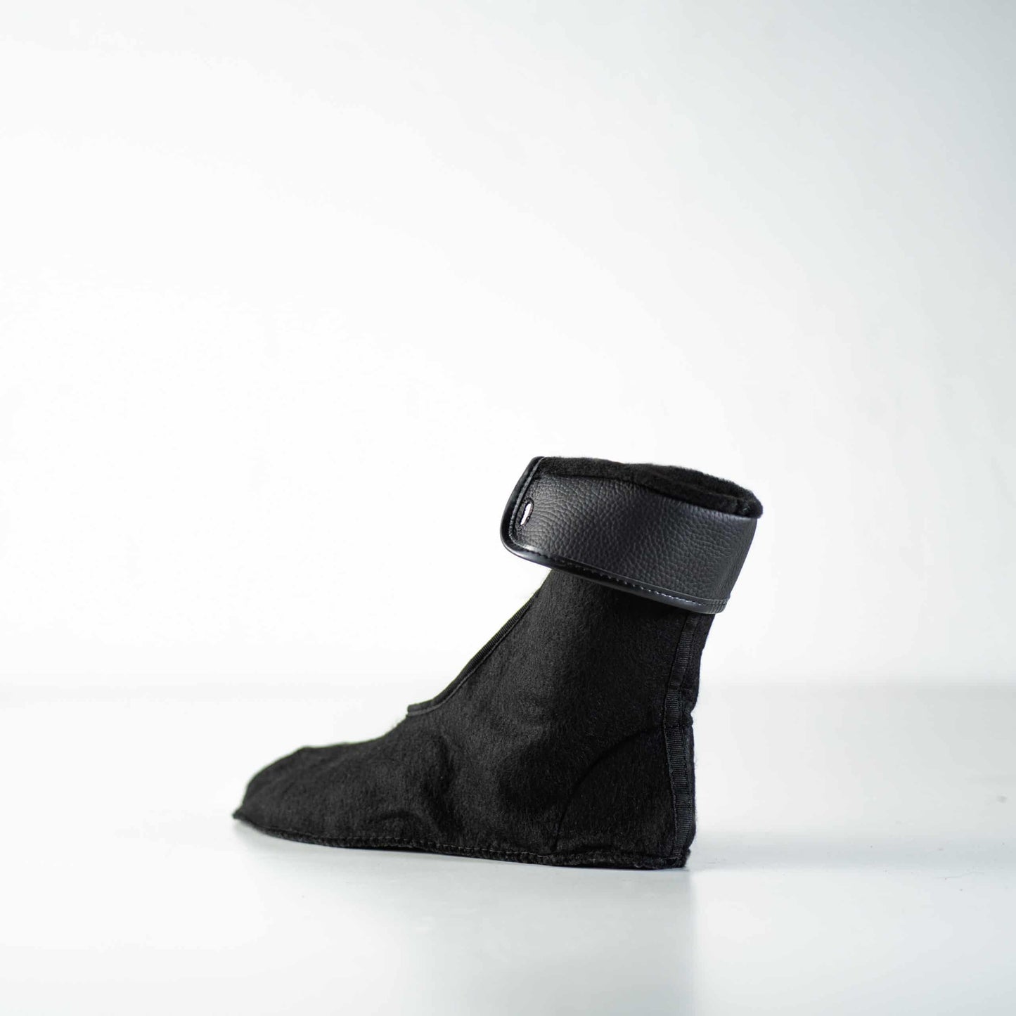 Black NATO winter thermal inner socks for military boots by Samelin, designed for cold weather, featuring a secure ankle str