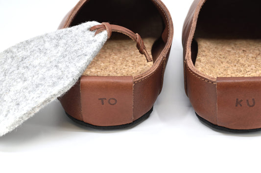 Brown Kyoto slippers by Omaking with cork footbed and removable felt lining, available in sizes 35-36, 37-38, 39-40.