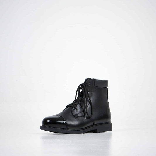 Black leather ankle boots with lace-up closure and anatomical insole by Samelin, available in sizes 34-36.