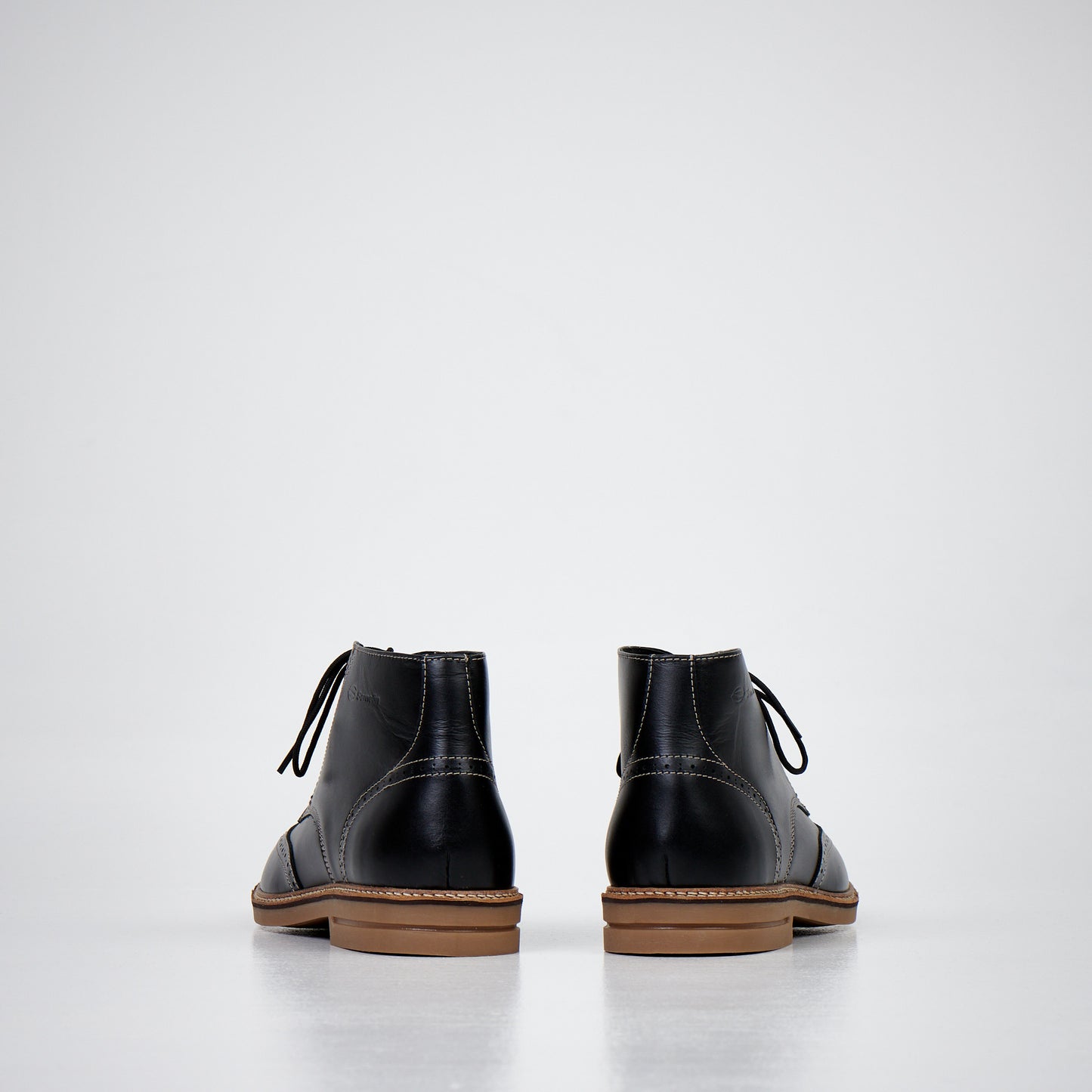 Black ankle boots by Samelin with a smooth finish and lace-up design, featuring a comfortable sole.