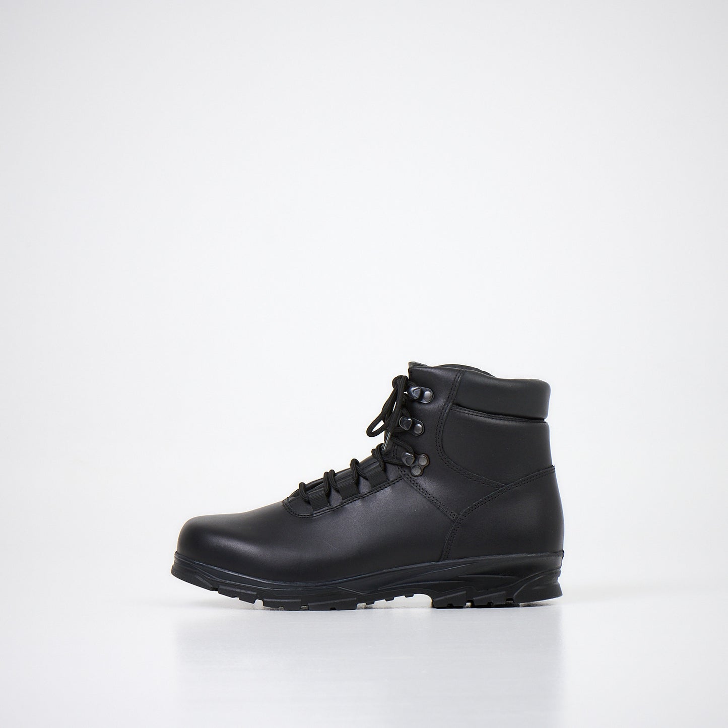 Black waterproof boots with laces, padded collar, and rugged sole by Samelin, available in sizes 37, 38, and 39.