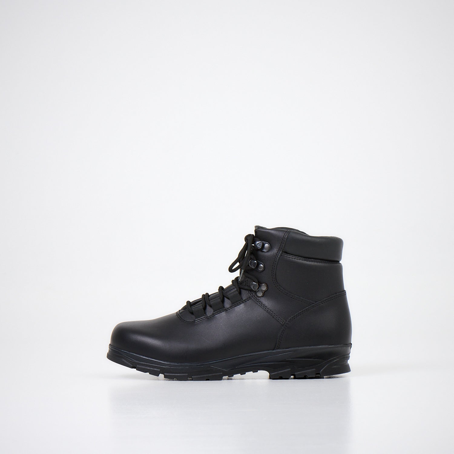 Black waterproof boots with laces, padded collar, and rugged sole by Samelin, available in sizes 37, 38, and 39.