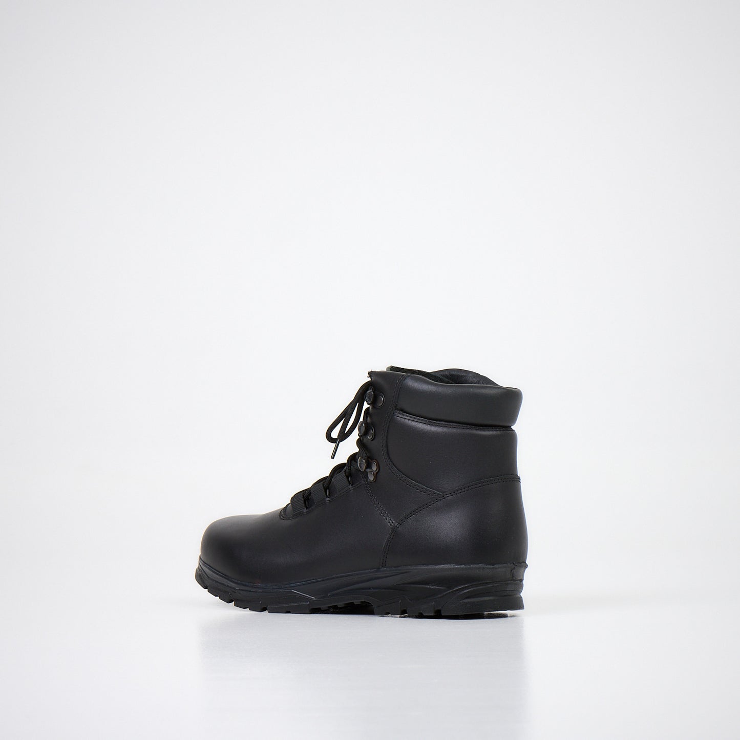 Black waterproof boots with lace-up closure and rugged sole by Samelin, available in sizes 37, 38, and 39.