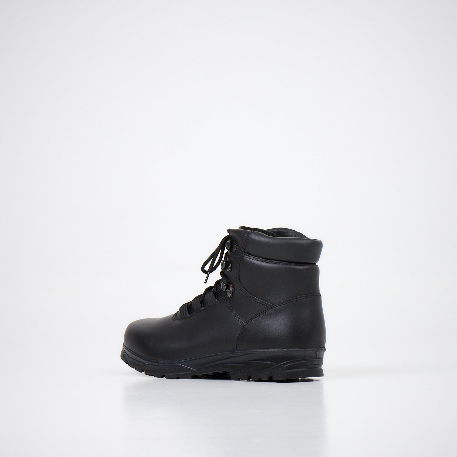 Black waterproof boots with lace-up closure and rugged sole by Samelin, available in sizes 37, 38, and 39.