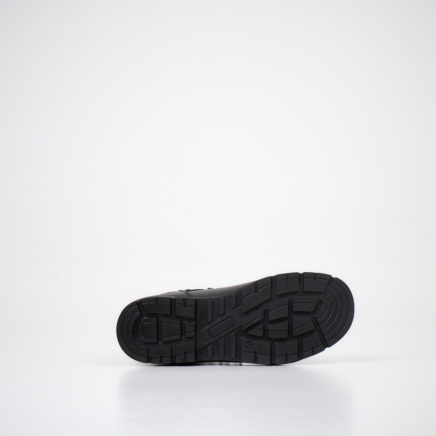 Black waterproof boots by Samelin with a rugged outsole and sturdy construction. Available in sizes 37, 38, and 39.