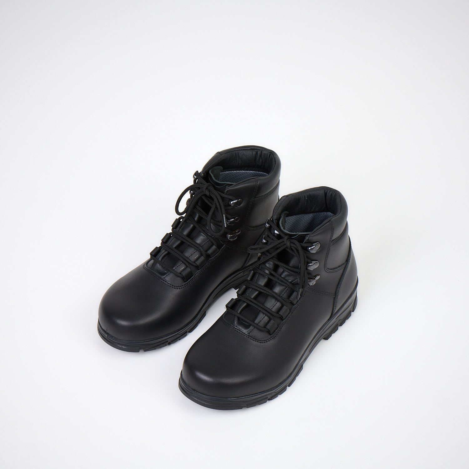 Black waterproof boots from Samelin with lace-up design and padded collar, available in sizes 37, 38, and 39.