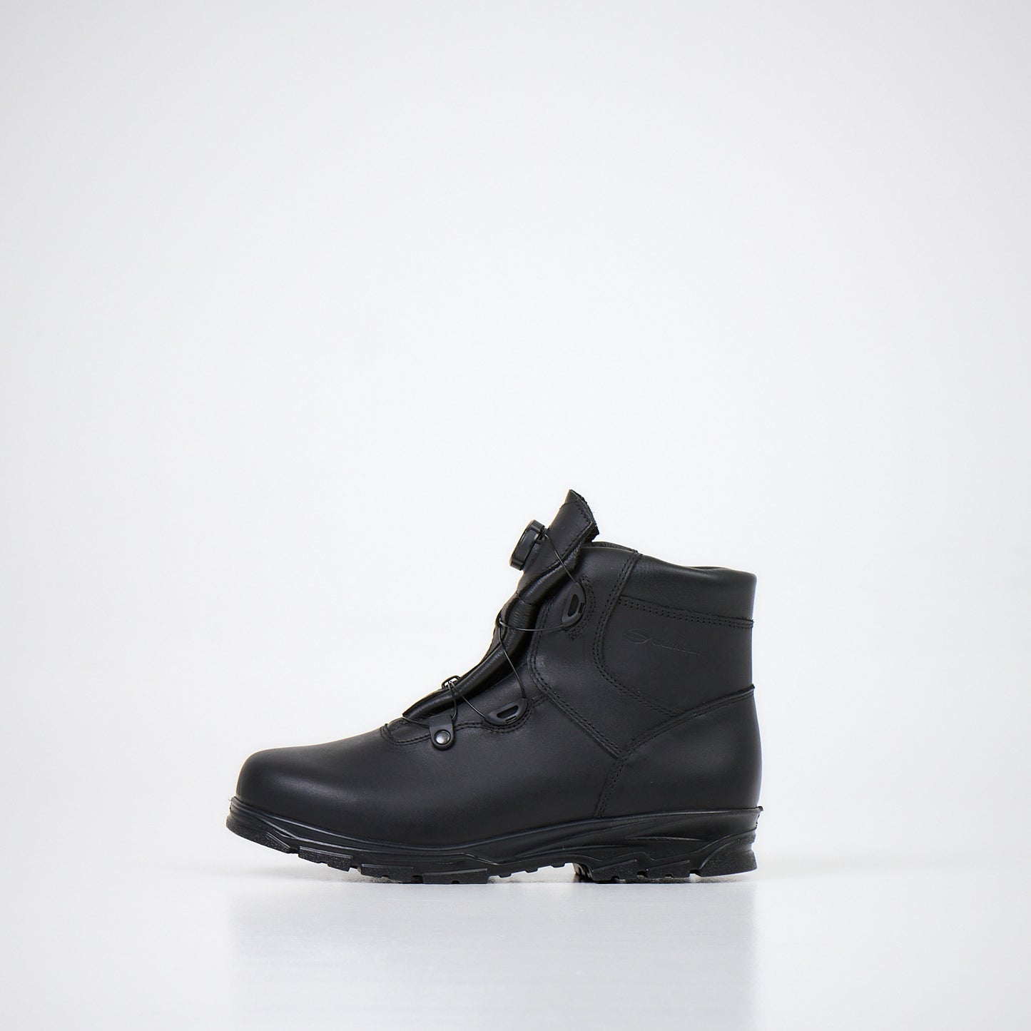Black waterproof boots with winch fastening, available in sizes 41, 42, and 43 by Samelin.