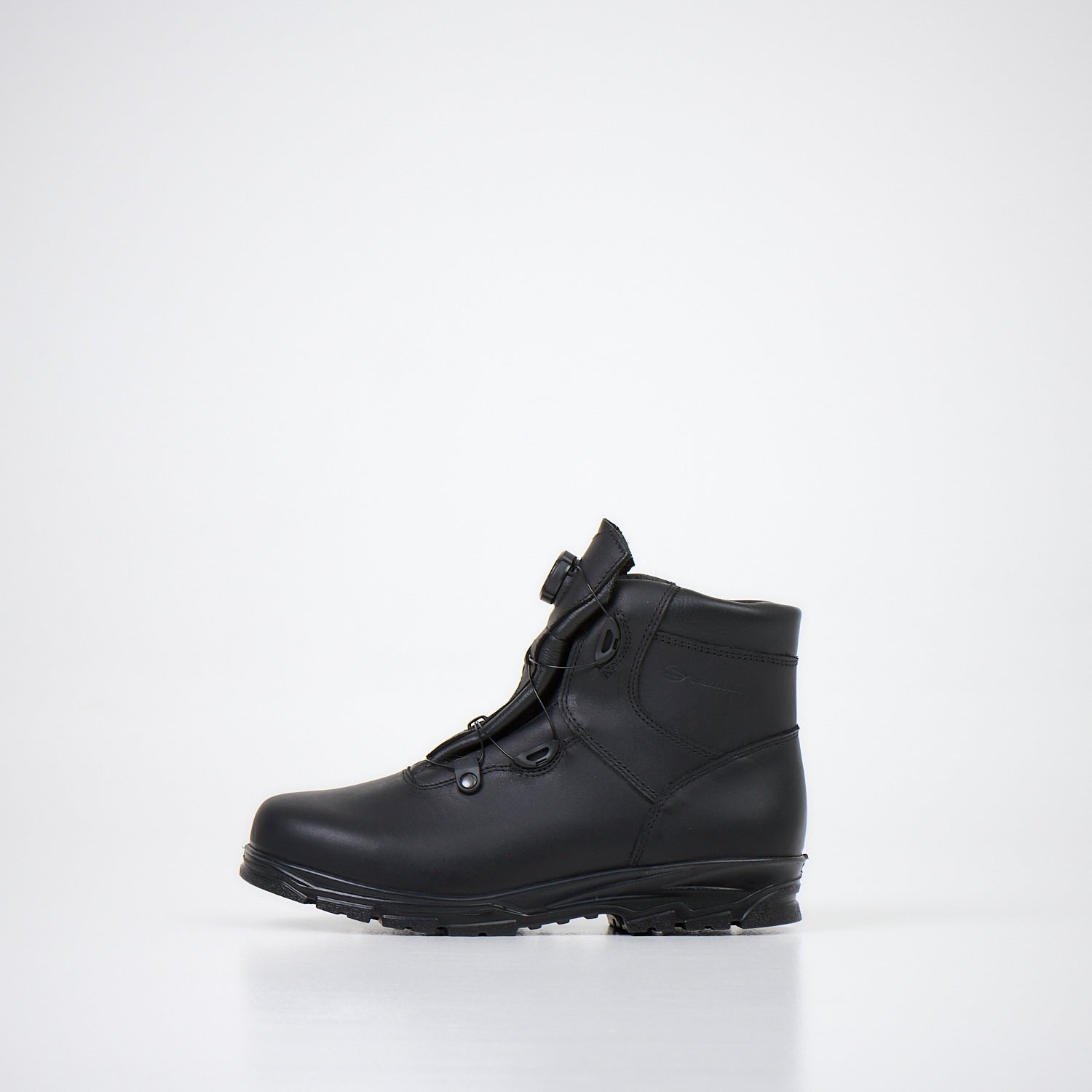 Black waterproof boots with winch fastening, available in sizes 41, 42, and 43 by Samelin.