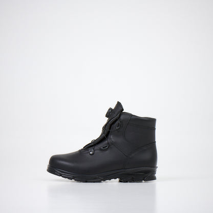 Black waterproof boots with winch fastening, available in sizes 41, 42, and 43 by Samelin.