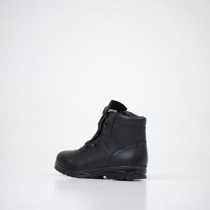 Black waterproof boots with winch fastening, available in sizes 41, 42, and 43 by Samelin.