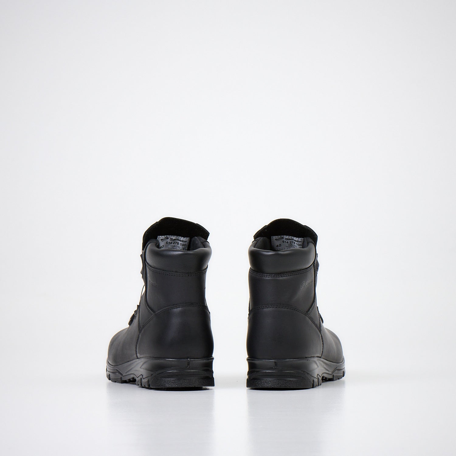 Black waterproof boots with winch fastening, available in sizes 41, 42, and 43 by Samelin.