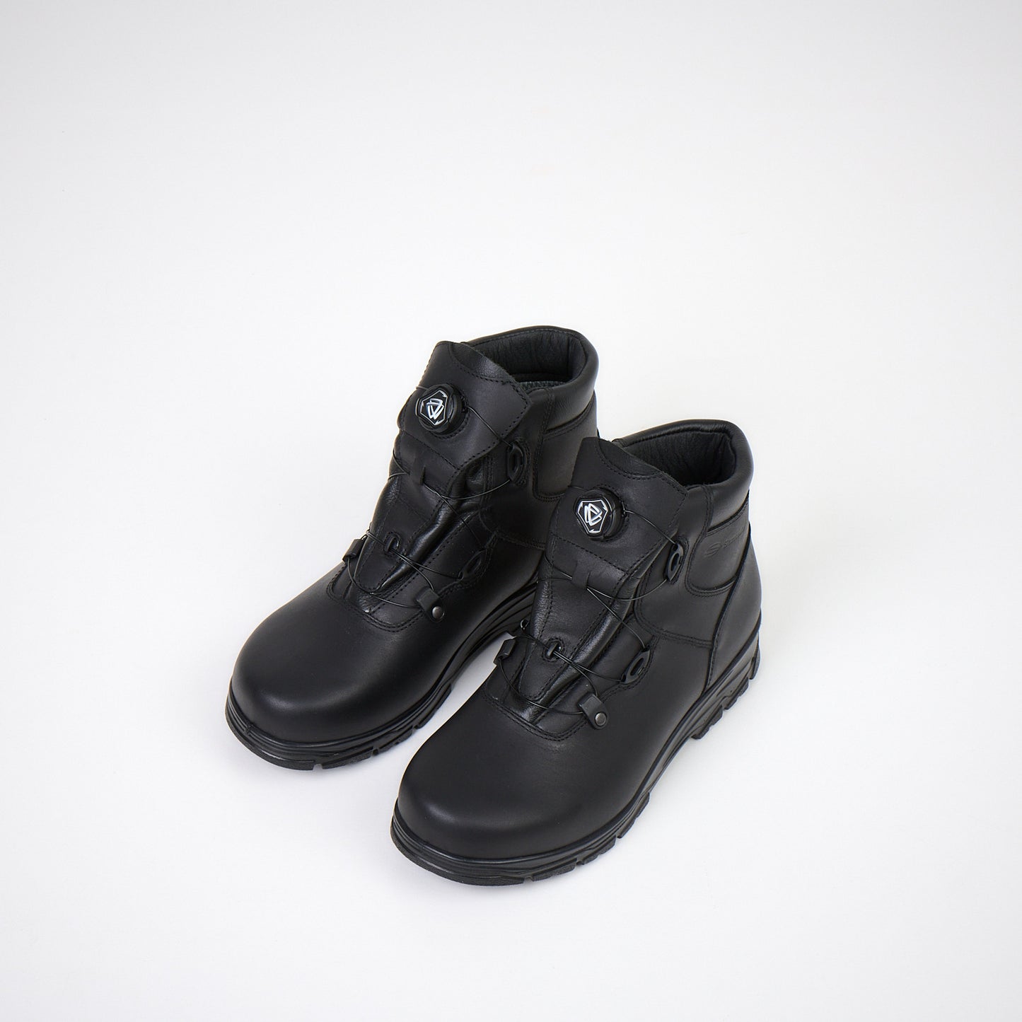 Black waterproof boots with winch fastening, available in sizes 41, 42, and 43 by Samelin.