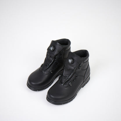 Black waterproof boots with winch fastening, available in sizes 41, 42, and 43 by Samelin.