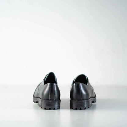 Black military grade leather boots with anatomical insole, antibacterial features, and durable PU sole by Samelin.