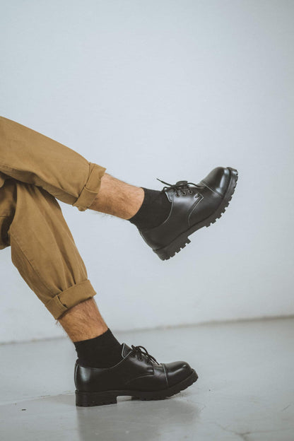 Black military-grade leather boots with antibacterial insole, NATO standard, by Samelin.