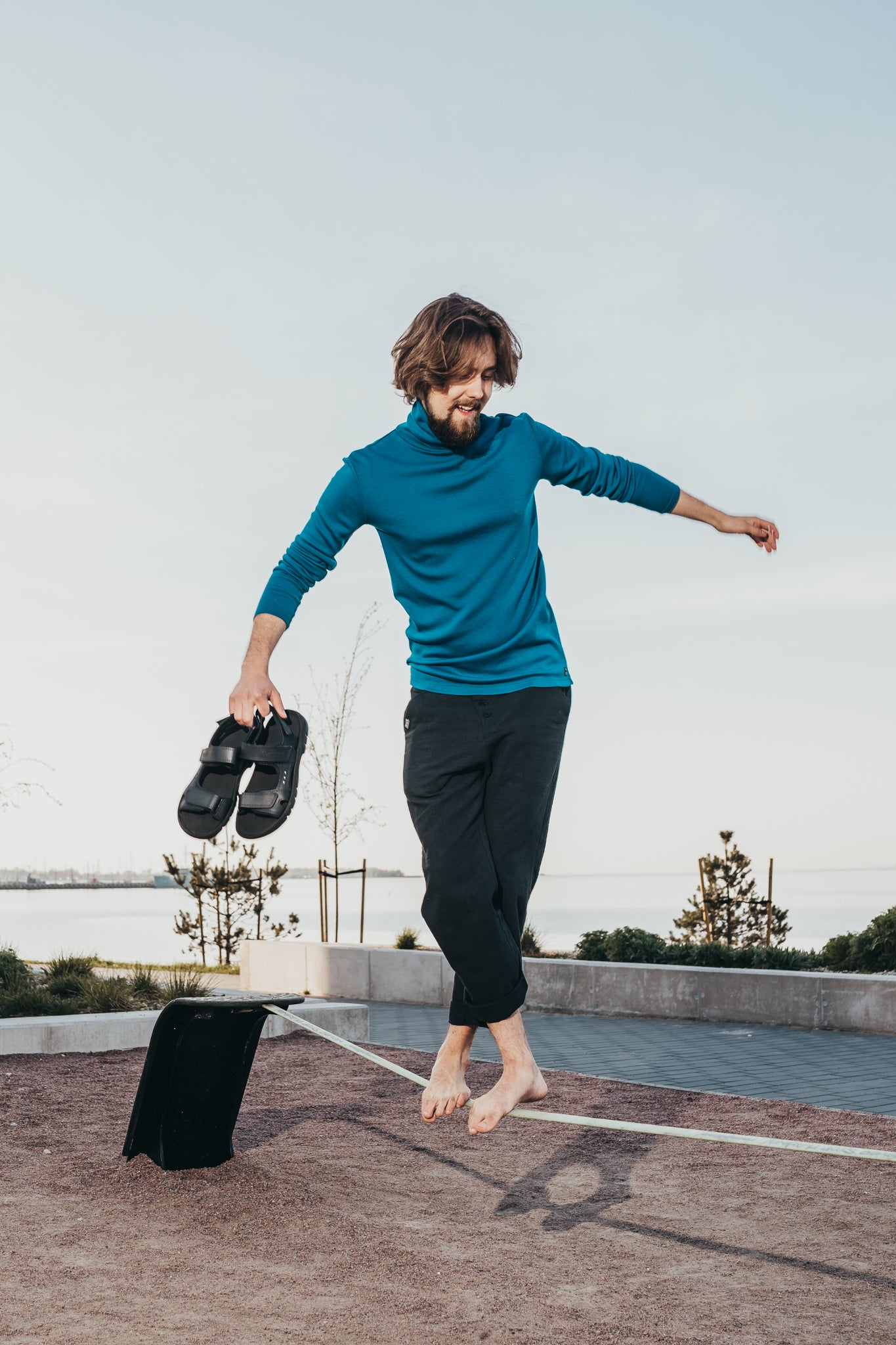 Black Lauri Sandals by Omaking, size 41-43, versatile outdoor footwear designed for comfort and style.
