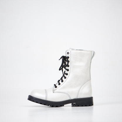 White leather military boots with water-repellent PU sole and anatomical insole by Samelin.