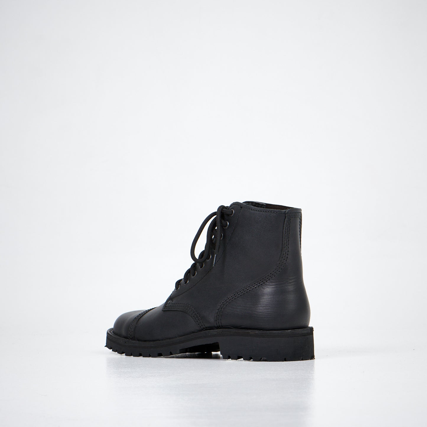 Black leather lace-up ankle boots with rugged sole, AIPI A-PS-2 model. Available in sizes 40, 41, and 42.