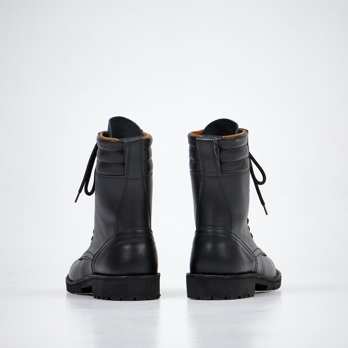 Black leather ankle boots with laces, featuring a rugged sole, by aipi, available in sizes 40, 41, and 45.
