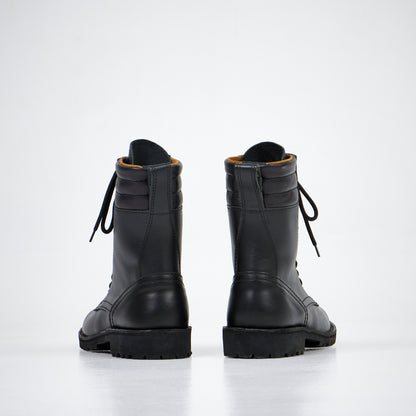 Black leather ankle boots with laces, featuring a rugged sole, by aipi, available in sizes 40, 41, and 45.