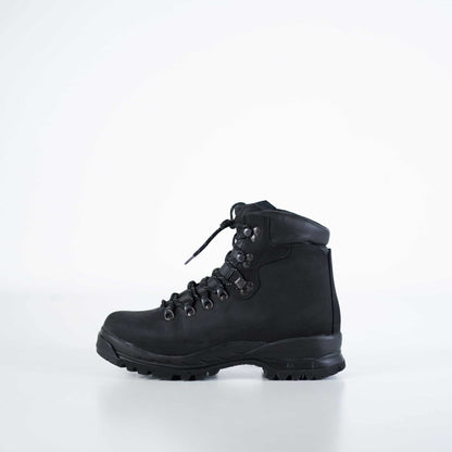 Black waterproof hiking boots with Vibram sole and military-grade features by Samelin.