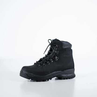 Black waterproof hiking boots with Vibram sole and military-grade design, by Samelin. Ideal for all-terrain use.