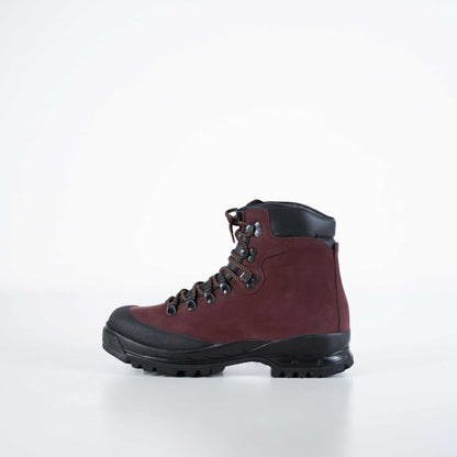 Burgundy waterproof nubuck leather hiking boots with 4-layer membrane and antibacterial insole by Samelin.
