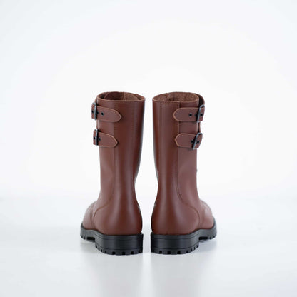 Water-repellent light brown leather military boots with double buckle straps, by Samelin.