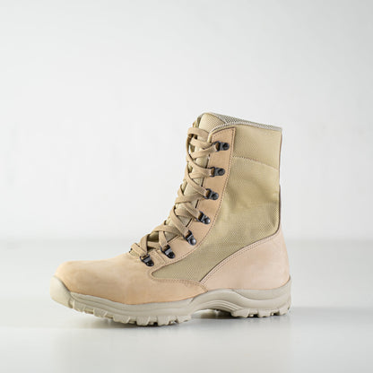 Beige military desert boots in water-repellent nubuck leather with lace-up design, by Samelin.