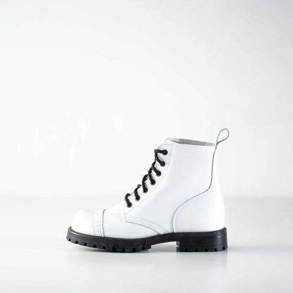 White water-repellent leather ankle boots with lace-up design and antibacterial insole by Samelin.