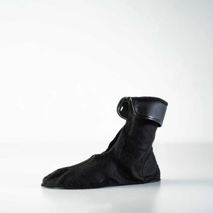 Black thermal liner socks for M77 military boots, featuring a durable design and adjustable closure. Brand: Samelin.