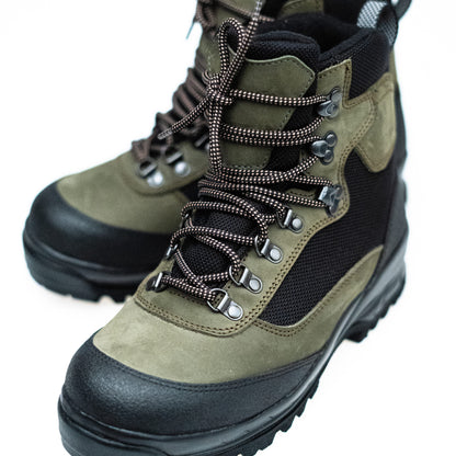 Green and black waterproof nubuck leather hiking boots with sturdy laces and metal eyelets, by Samelin.