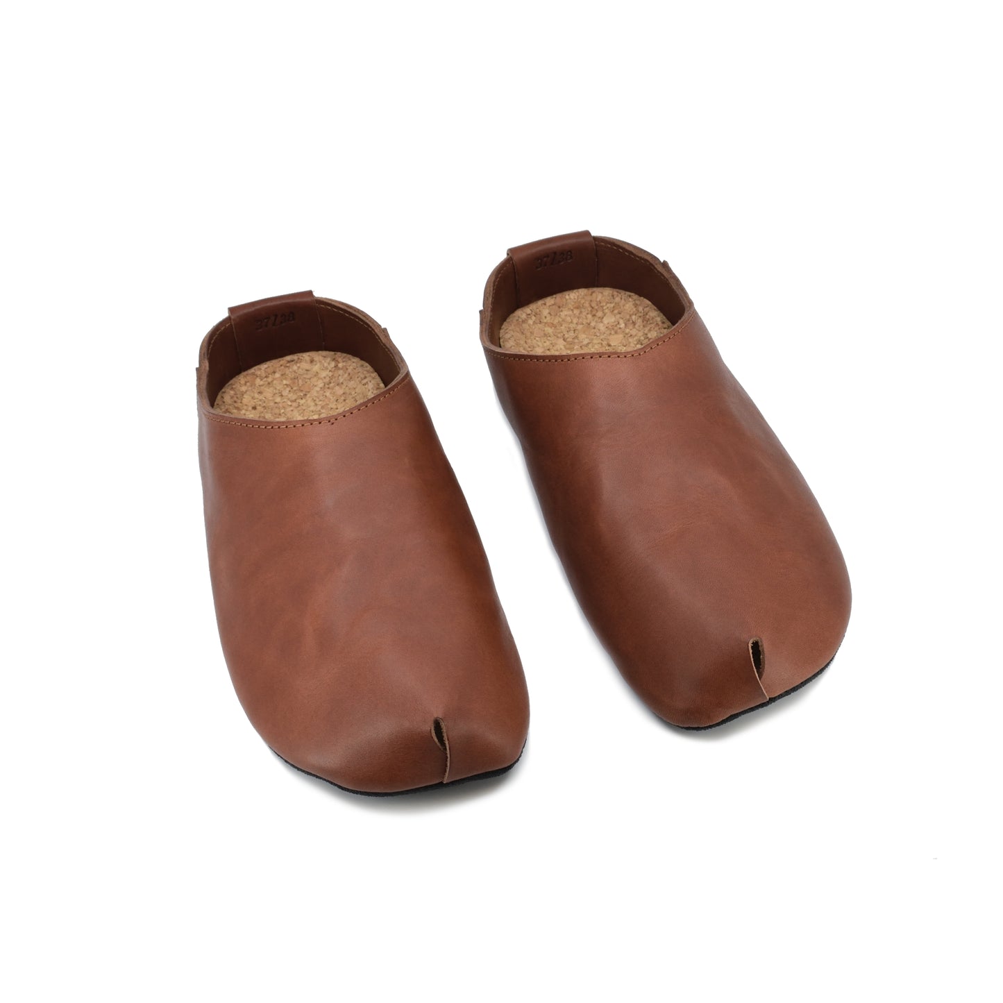 Brown Kyoto slippers by Omaking with a minimalist design and cork insoles, available in sizes 35-40.