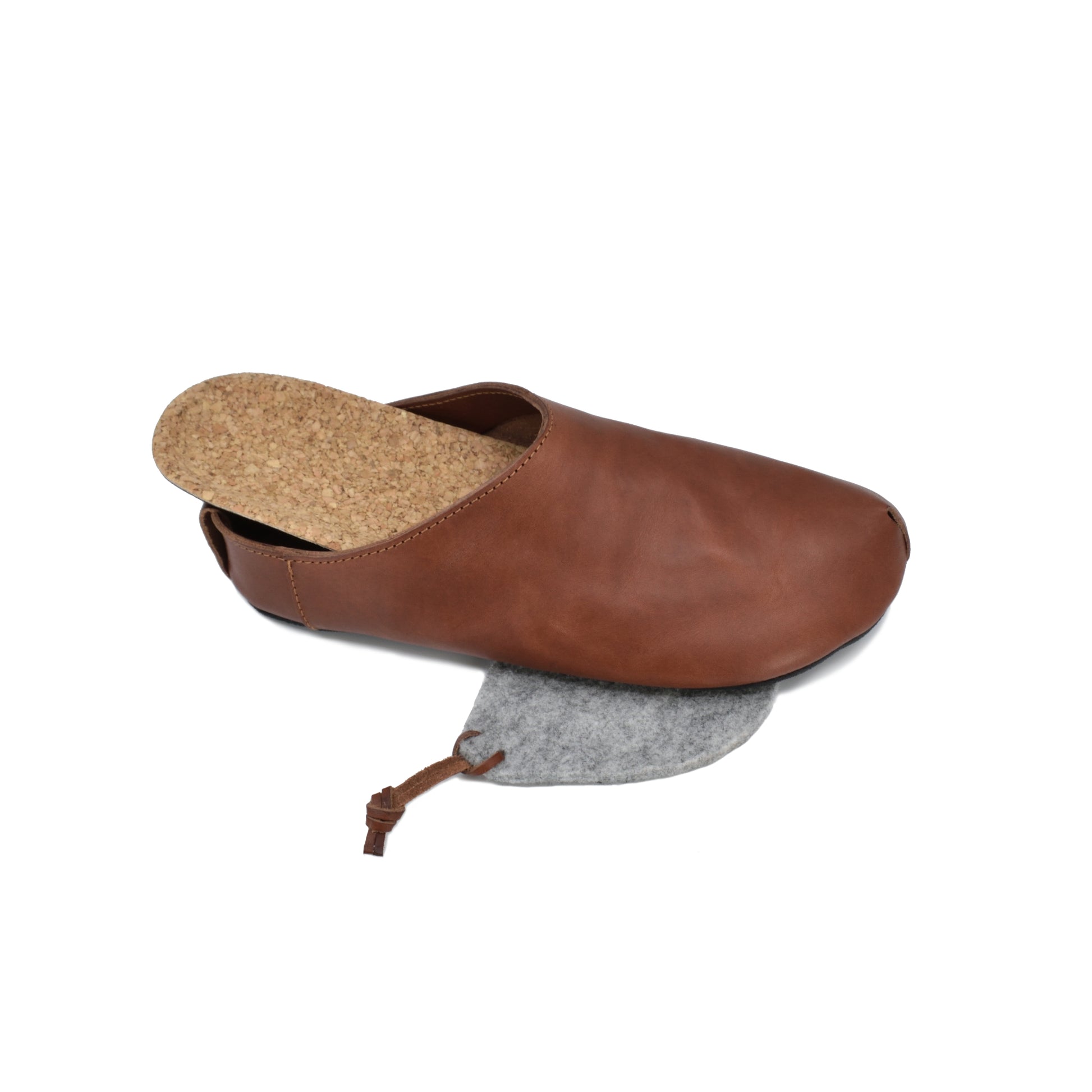 Brown Kyoto slippers by Omaking with cork insole and grey felt detail, available in sizes 35-36, 37-38, 39-40.