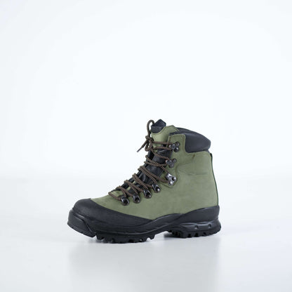 Green nubuck leather hiking boots with Vibram sole and metal lacing, by Samelin. Suitable for all-weather conditions.