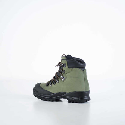 Green nubuck leather hiking boots with Vibram sole and lace-up design by Samelin, ideal for all-weather conditions.