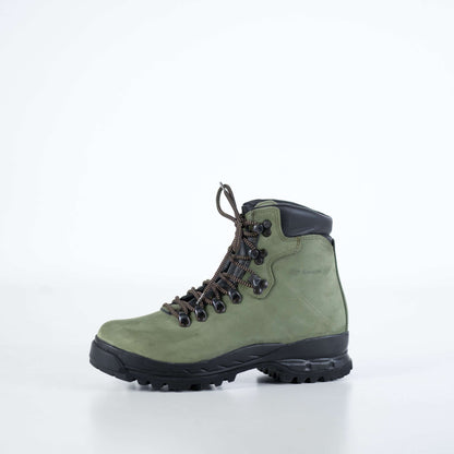 Green waterproof nubuck leather hiking boots with Vibram sole and lace-up design, by Samelin.