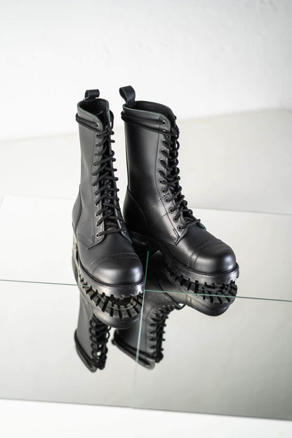 Black military high aviator boots in water-repellent leather with antibacterial insole and direct-injection sole by Samelin.