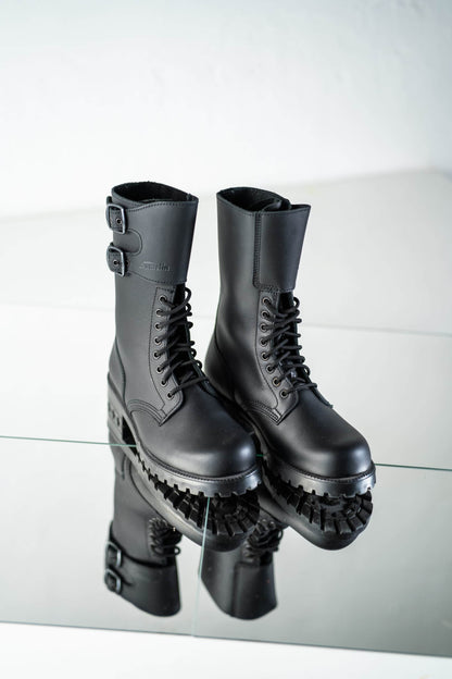 Black water-repellent leather military boots with anatomical insole and direct-injected sole by Samelin.