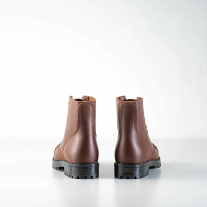 Brown water-repellent leather aviator boots with a sturdy sole, NATO standard, by Samelin.