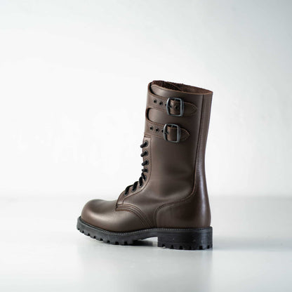 Dark brown water-repellent leather military boots with adjustable buckle straps and anatomical insole by Samelin.