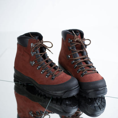 Red waterproof nubuck leather hiking boots with laces and rubber sole by Samelin. Sizes 37, 38, 39 available.