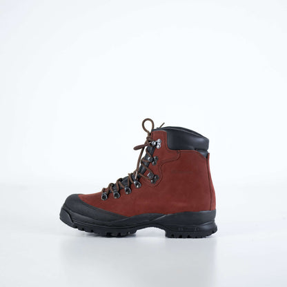 Waterproof red nubuck leather hiking boots with antibacterial insole, by Samelin, featuring rugged soles and lacing.
