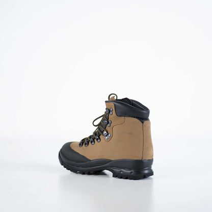 Brown nubuck leather hiking boots with waterproof membrane and antibacterial insole by Samelin. Size 43.