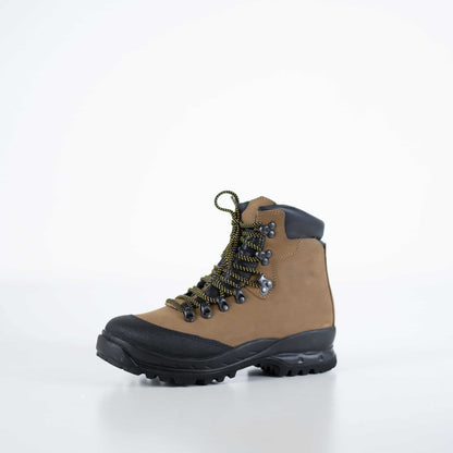 Brown nubuck leather hiking boots with black accents and yellow laces, featuring a waterproof design by Samelin.
