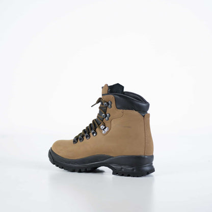 Brown waterproof nubuck leather hiking boots with antibacterial insole and breathable design by Samelin.