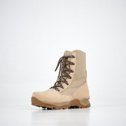 Beige water-repellent nubuck leather desert boots with military-grade lacing from Samelin.